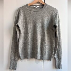 Uniqlo cashmere sweater in light grey